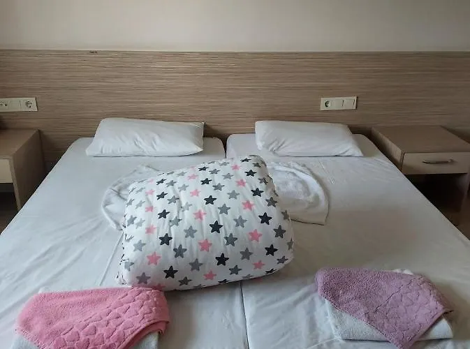 아파트호텔 Larsens 알란야